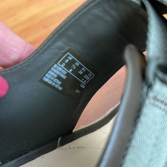 Clarks Aritsan Collectiom • Palm Shine Wedge Sandal • Size 8.5 - Picture 6 of 6